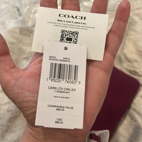 NWT Authentic Coach wristlet - Picture 4 of 7